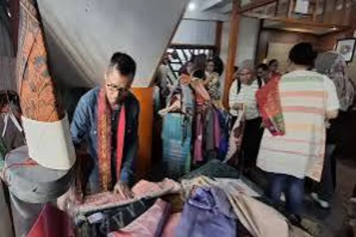 Melestarikan Kain Hiou Simalungun: Kisah Elmin Damanik Membangun Bisnis