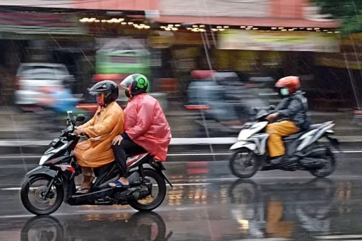 Prakiraan Cuaca Sabtu: Potensi Hujan Ringan di Sejumlah Kota Besar