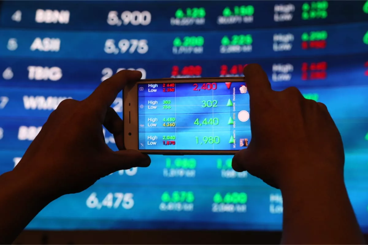 IHSG Turun 1,43 Persen, BBCA dan BYAN Tekan Indeks