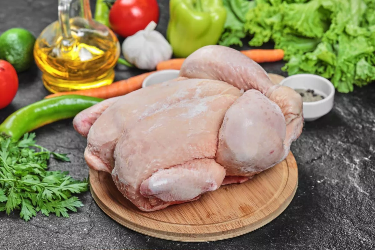 Hindari 5 Kesalahan Memasak Ayam Ini agar Daging Tidak Alot