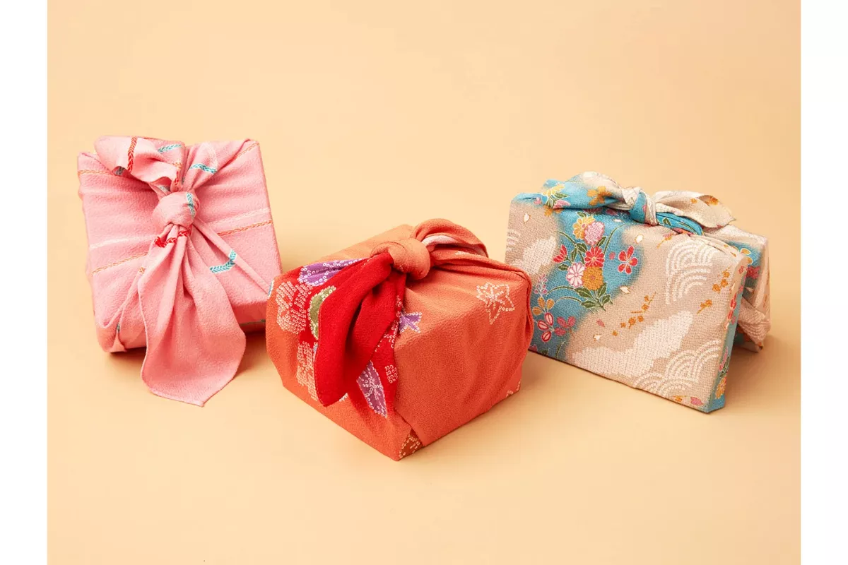 Panduan Bungkus Kado Tanpa Plastik dengan Teknik Furoshiki Jepang