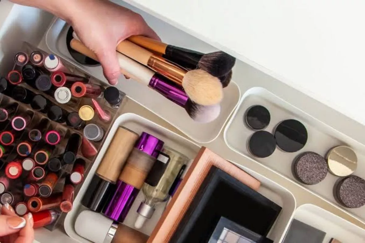 Kenali Ciri-Ciri Makeup Kadaluwarsa Demi Keamanan Kulit Wajah