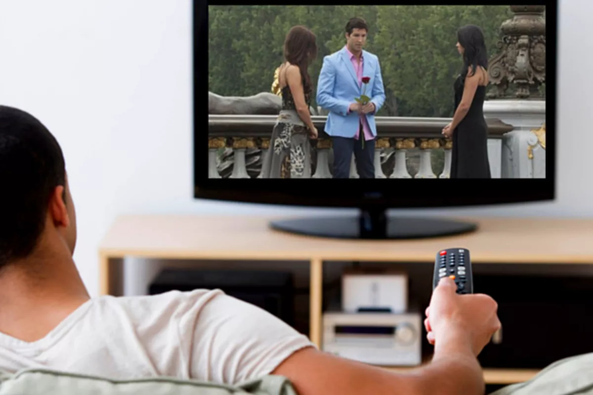Studi Terbaru Sebut Kebiasaan Nonton TV Berpotensi Bikin Otak Menyusut