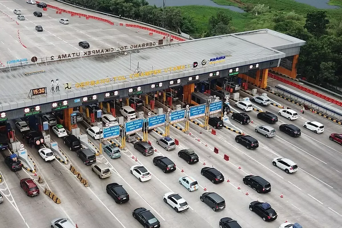 Volume Kendaraan Tol Trans Jawa Tembus 99 Ribu Selama Long Weekend