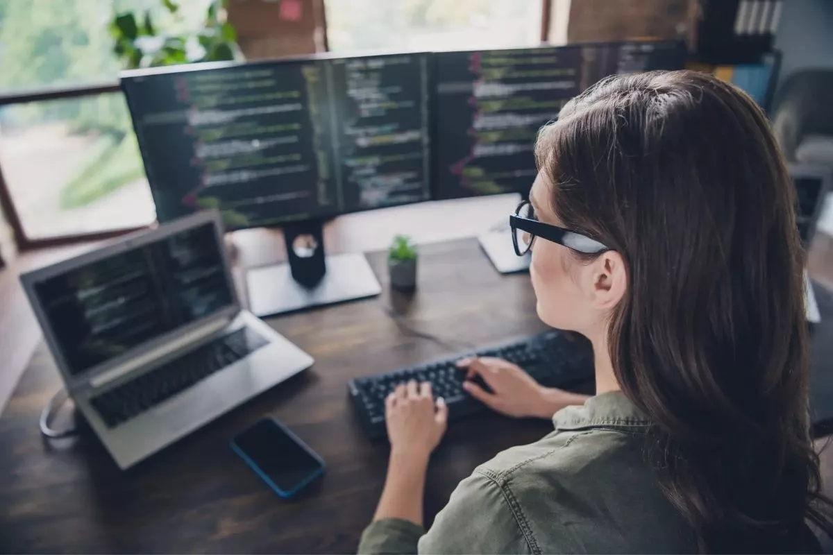 Benarkah Paparan Layar Laptop Bisa Memperparah Pigmentasi Kulit Ini Penjelasannya