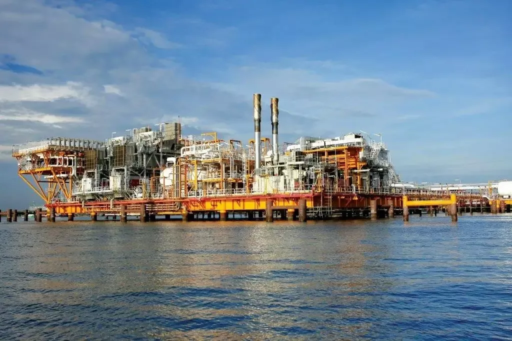 Harga Minyak Mendidih Hampir 5 Persen Saat Hormuz Masih Terganggu