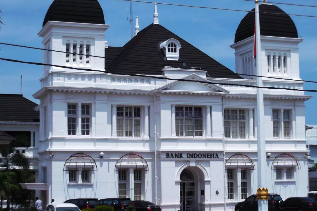[HOAKS] Pimpinan Bank Indonesia Tinggalkan Studio Rosi, Cek Faktanya