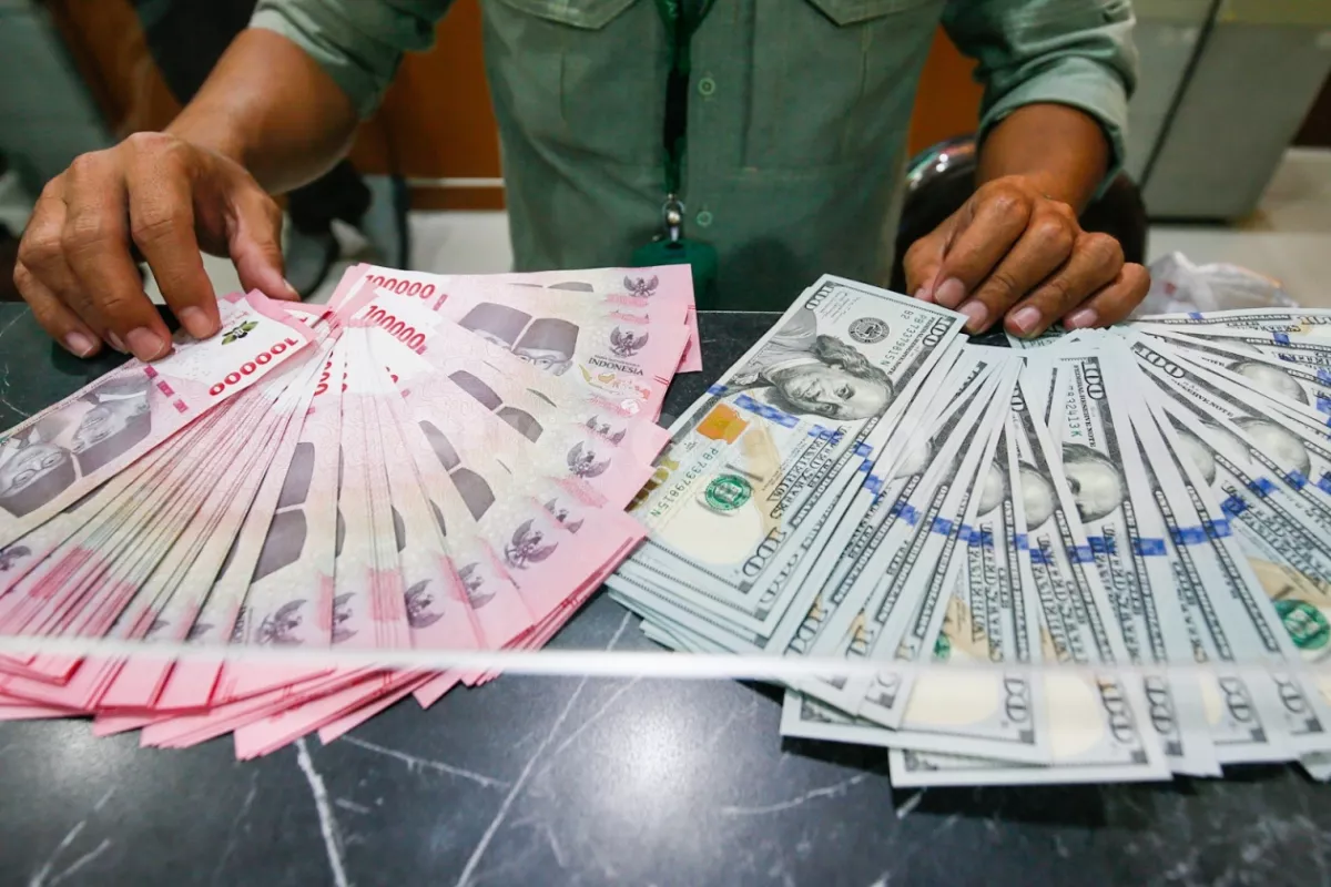 Analisis Sentimen Rupiah yang Diprediksi Melemah Hari Ini
