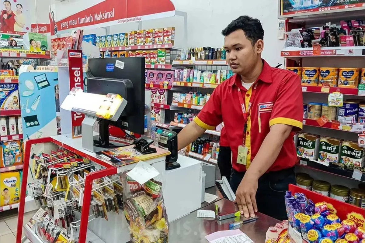 Strategi Omnichannel Dorong Prospek Emiten Ritel AMRT, MIDI, dan MAPI