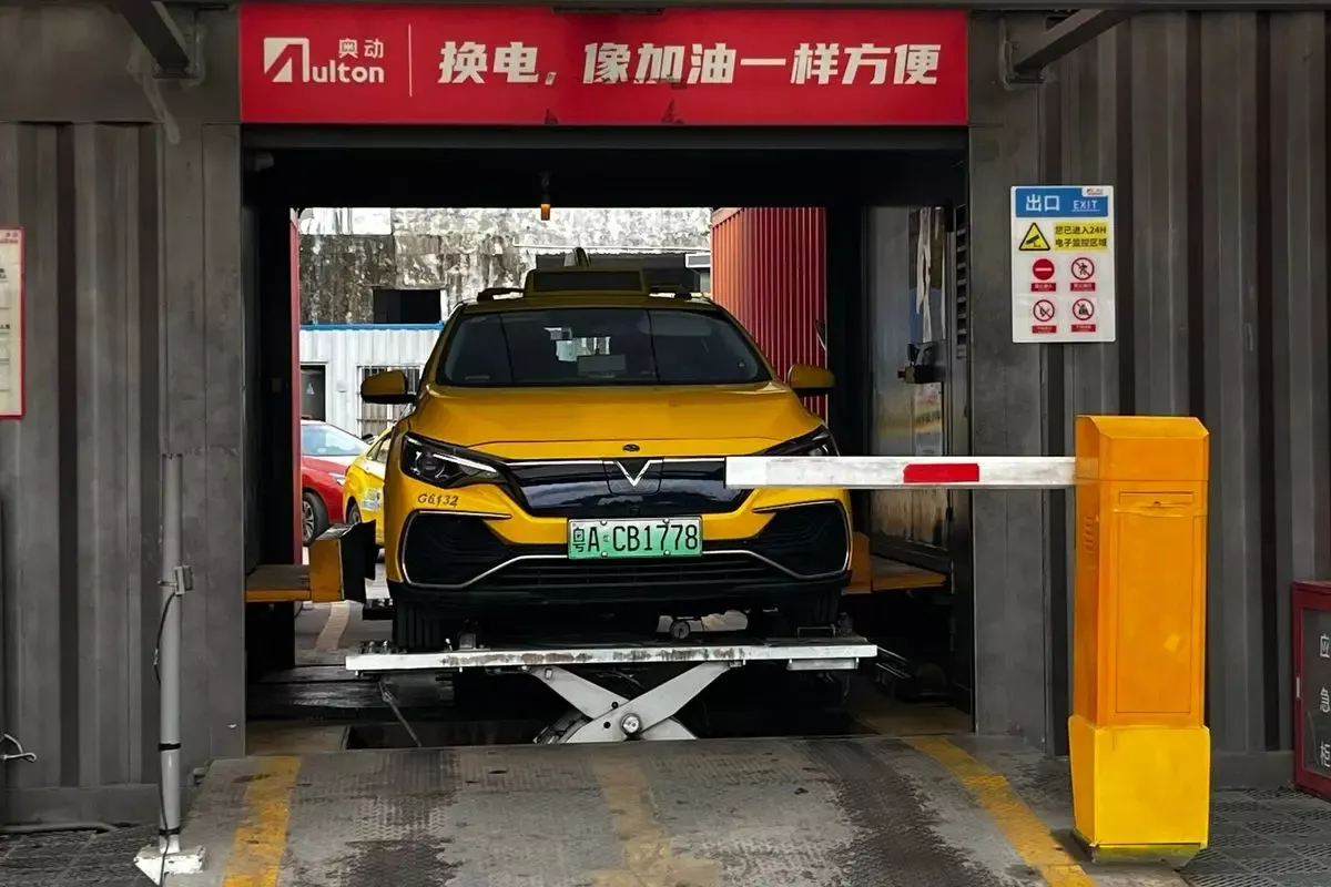 Swap Baterai Mobil Listrik di China Hanya Butuh Waktu 100 Detik