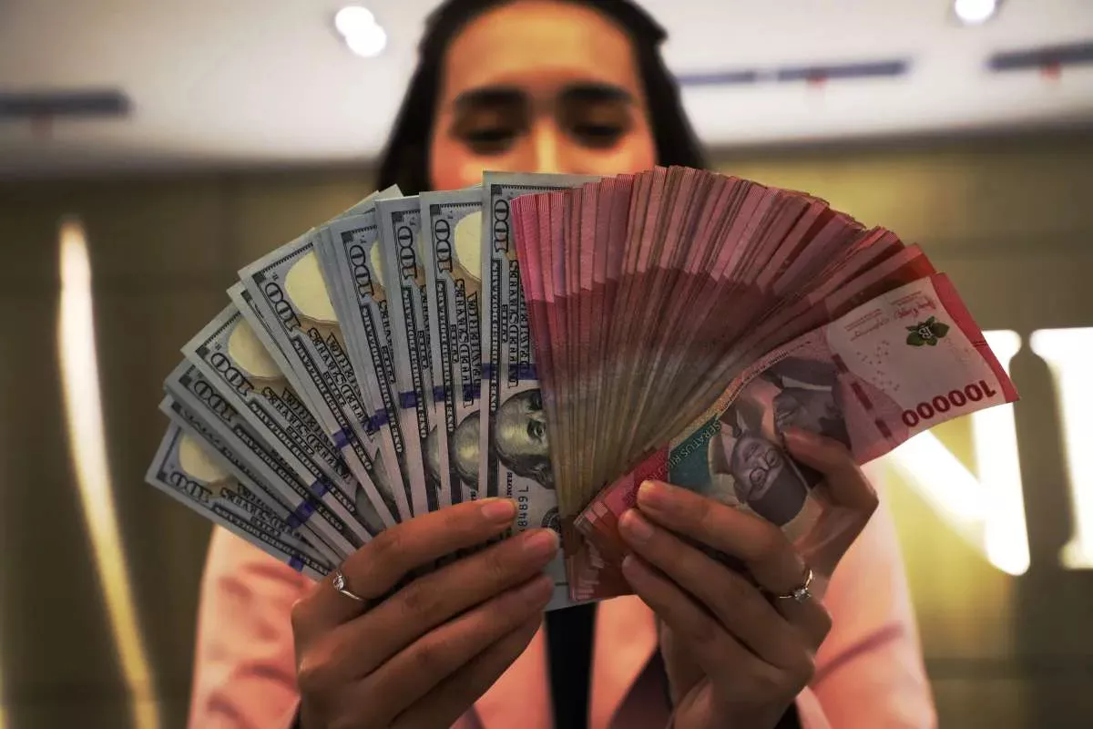 Mata Uang Rupiah Tampil Perkasa Membuka Perdagangan Kamis di Rp17.818 AS