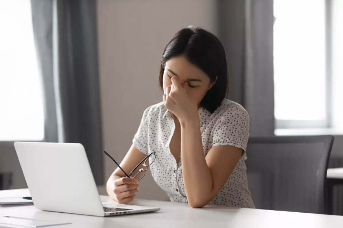Trik Mengatasi Mata Lelah Akibat Layar Gadget Paling Ampuh