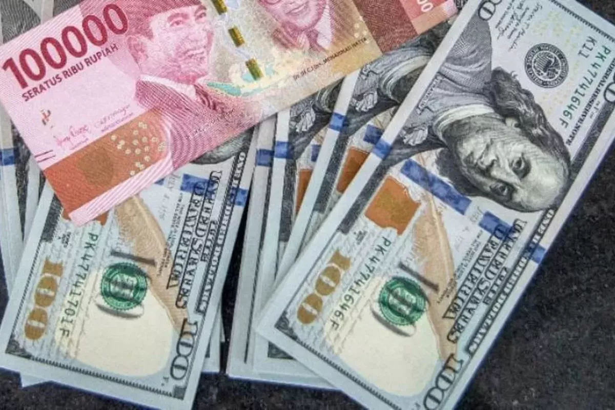 Sentimen Ekonomi Domestik dan Global Warnai Kurs Rupiah Hari Ini