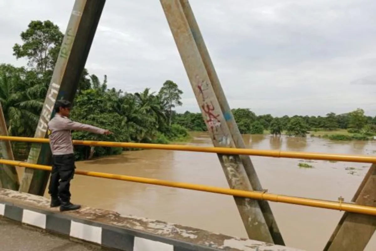 Polres Lampung Timur Patroli Debit Air Sungai Antisipasi Banjir