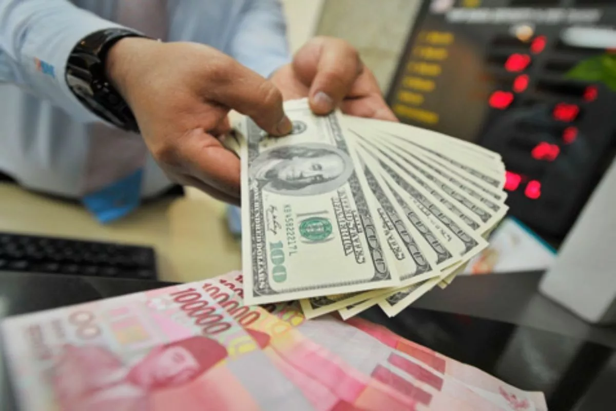 Rupiah Dibuka Menguat Tipis ke Rp17.693 per Dolar AS Hari Ini