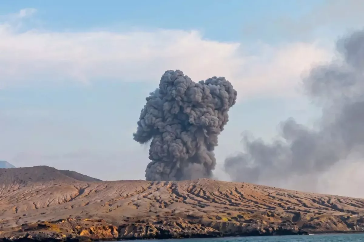 Abu Anak Krakatau Jangkau Jabodetabek & Bengkulu