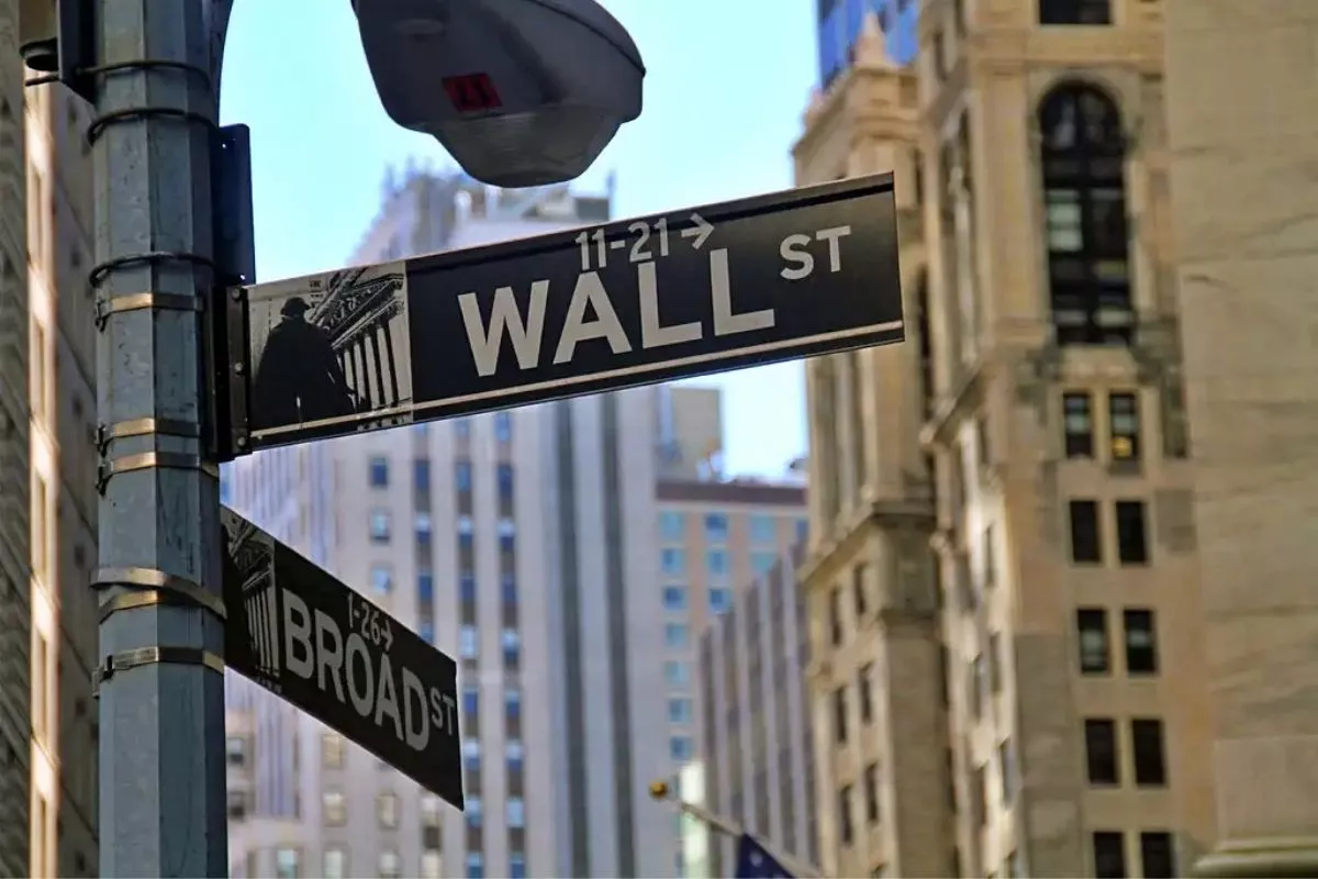 Wall Street Menguat Ditopang Redanya Ketegangan AS-Iran