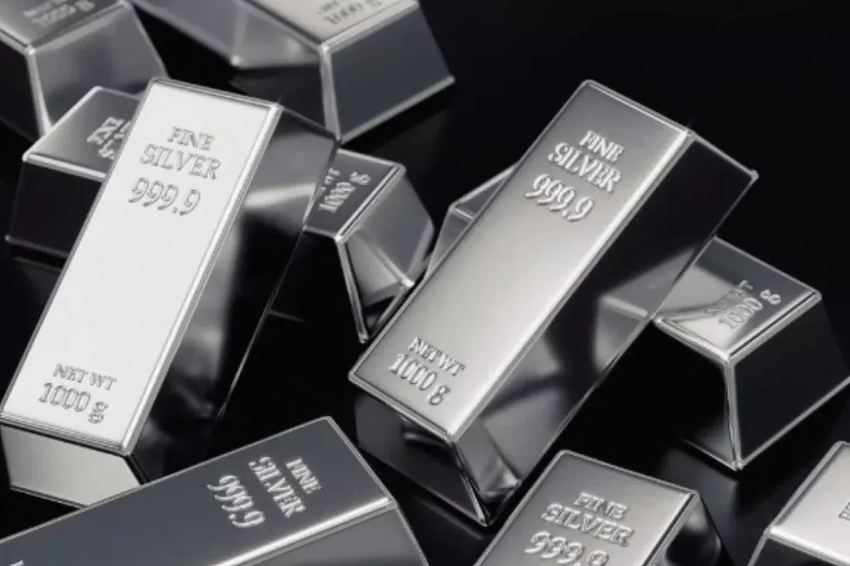 Harga Perak Antam Hari Ini Merosot Tajam ke Level 40.400 per Gram