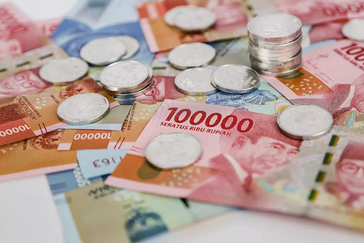 Rupiah Diprediksi Sangat Melemah dan Dekati Level Rp18.000 Per Dolar AS