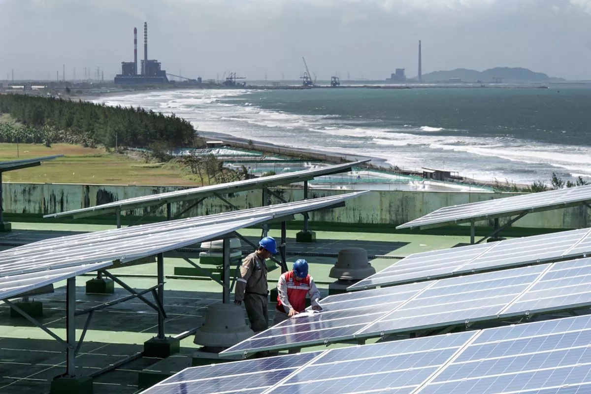 Perpres Panel Surya Disusun Demi Target PLTS 100 GW 