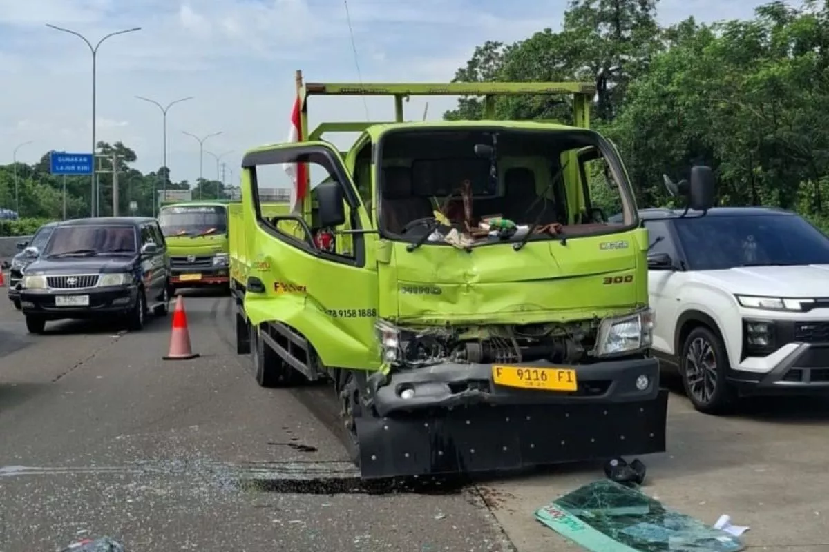 Penyebab Utama Tabrakan Beruntun Sering Terjadi di Lajur Kanan Tol