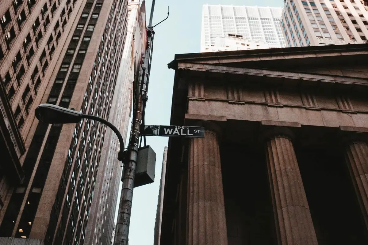 Wall Street Ditutup Merosot Dipicu Lonjakan Yield Obligasi AS