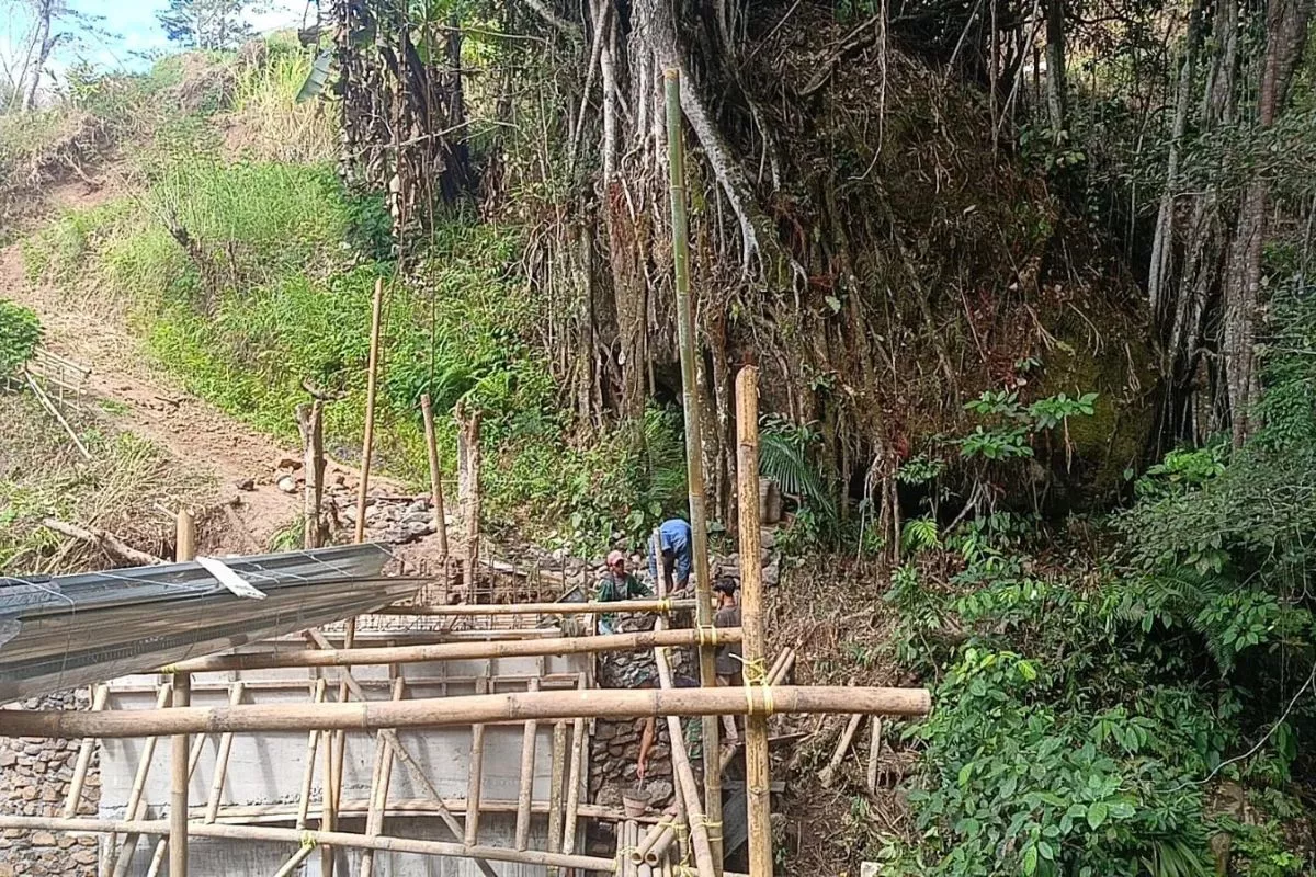 Pembangunan Jembatan Beton Sungai Ere Pucca Capai Progres 47 Persen