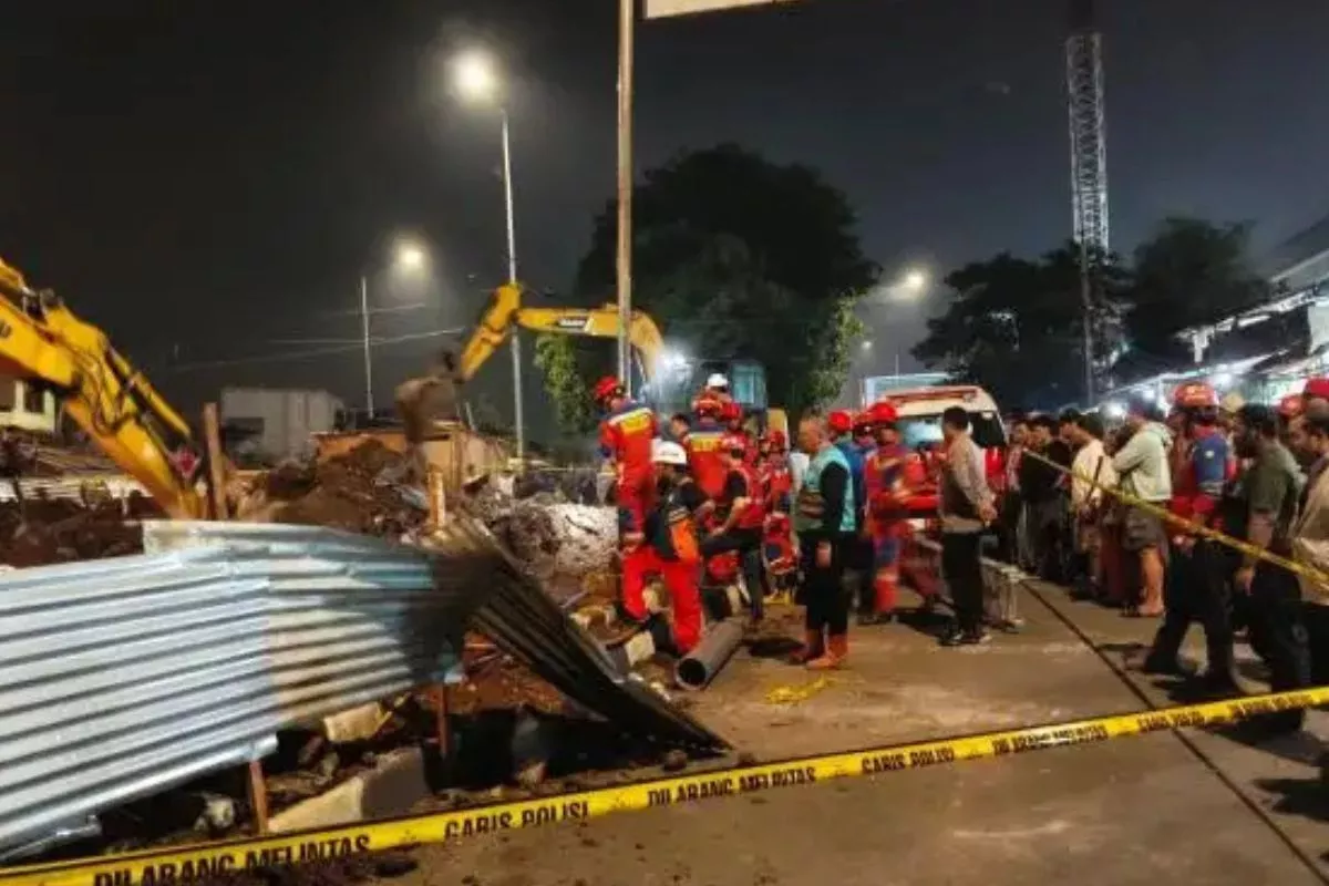 Balita Tewas Usai Terjebak 4 Jam di Lubang Proyek Tebet