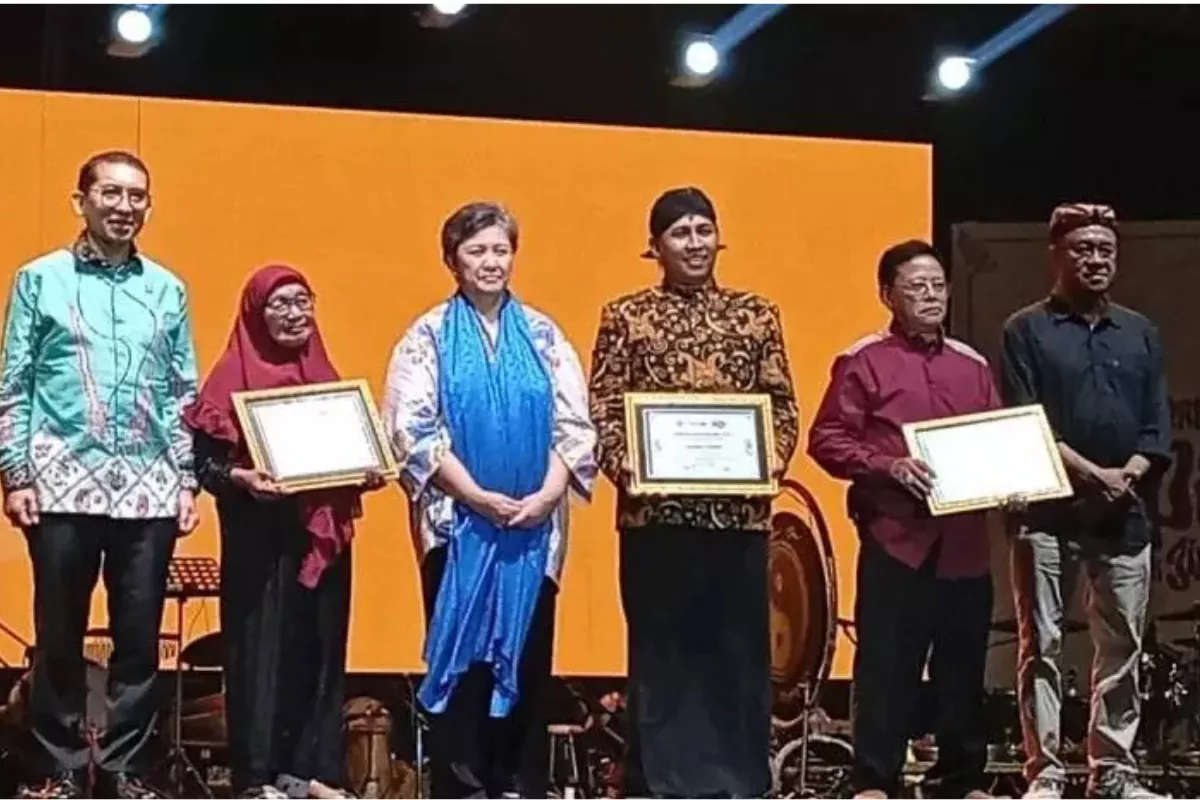 Menbud Fadli Zon Dorong Seni Lengger Banyumas Mendunia
