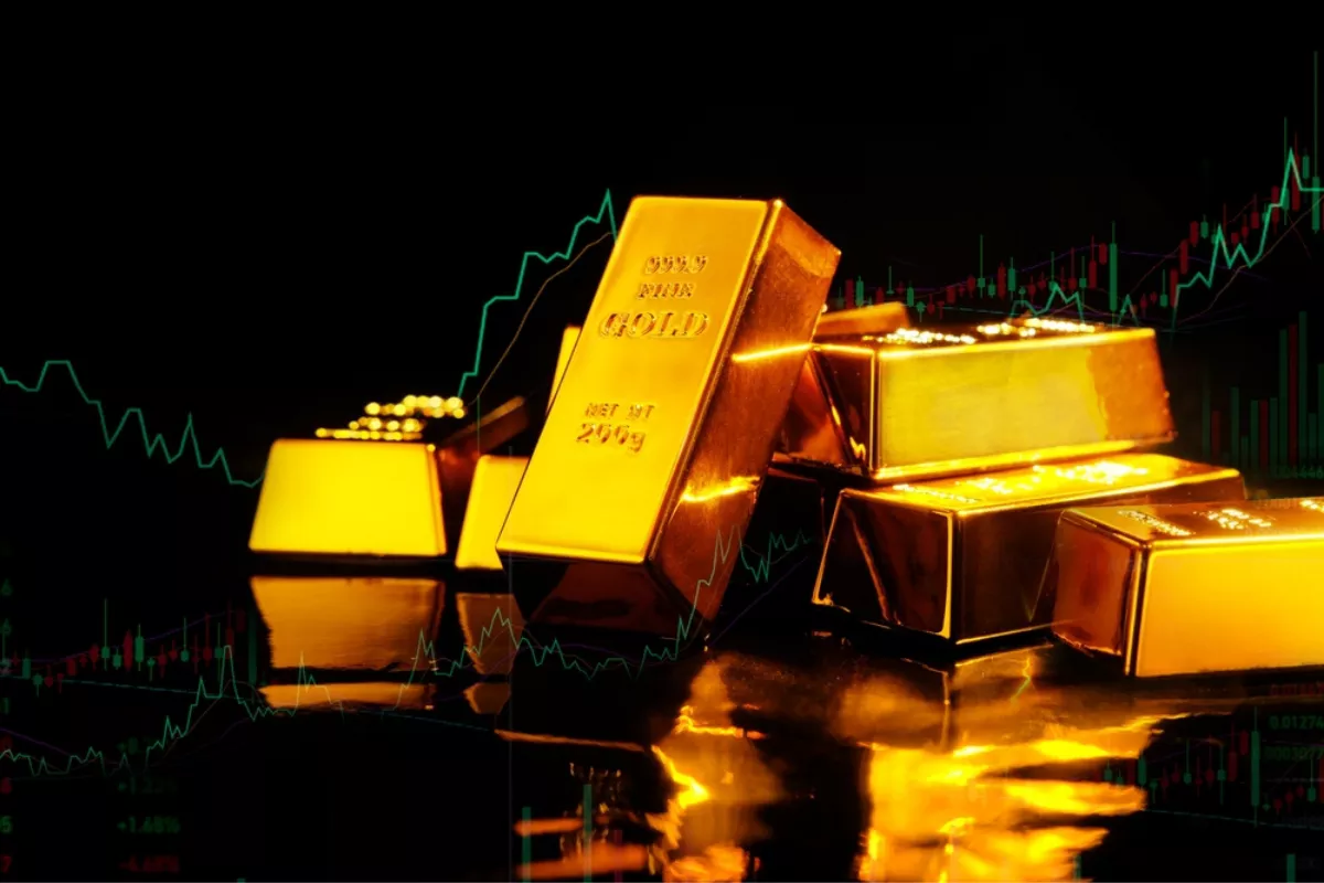 Dolar AS Menguat, Harga Emas Melemah dari Puncak Dua Pekan