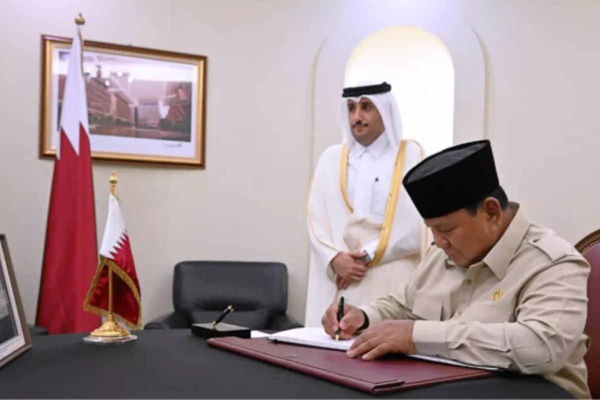 Presiden Prabowo Tulis Pesan Duka di Kedutaan Qatar untuk Ayah Emir