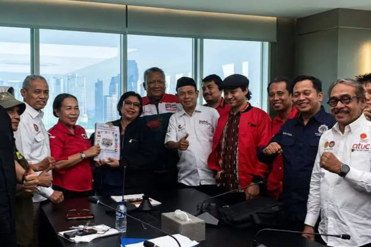 Koalisi Buruh Serahkan Draf Usulan RUU Ketenagakerjaan ke DPR