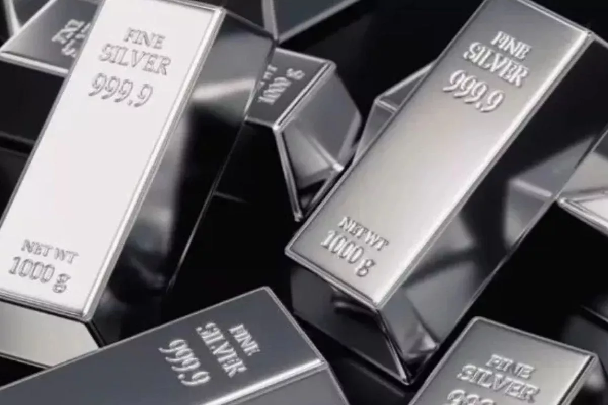 Harga Perak Batangan Antam Naik Jadi Rp18.500 per Gram