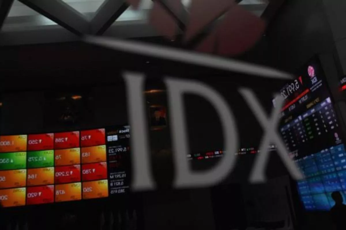 IHSG Ditutup Anjlok 107 Poin ke Level 5.873, Saham SMGR Jeblok