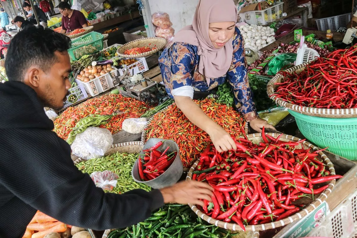 Pasokan Seret, Harga Cabai di Pasar Mardika Tembus Rp 150.000 per Kg