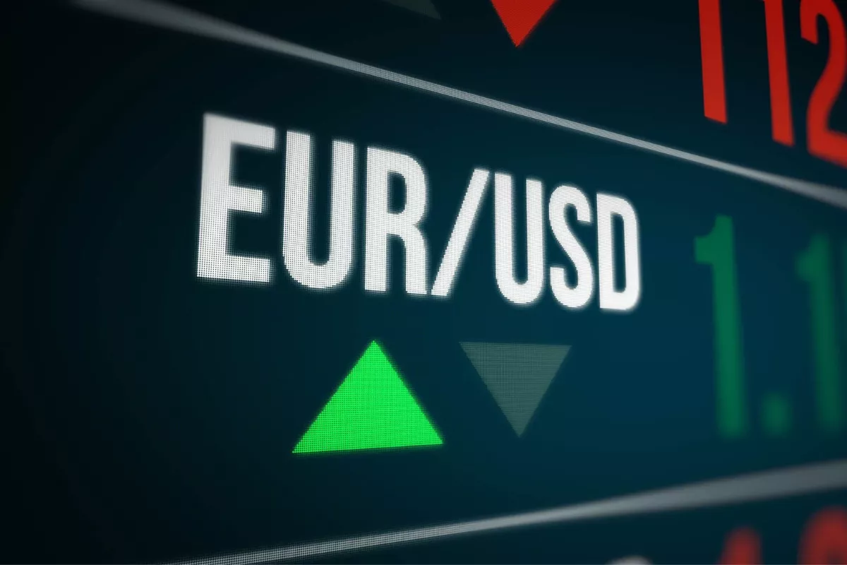 EUR/USD Konsolidasi, Resistance Utama di 1,1600