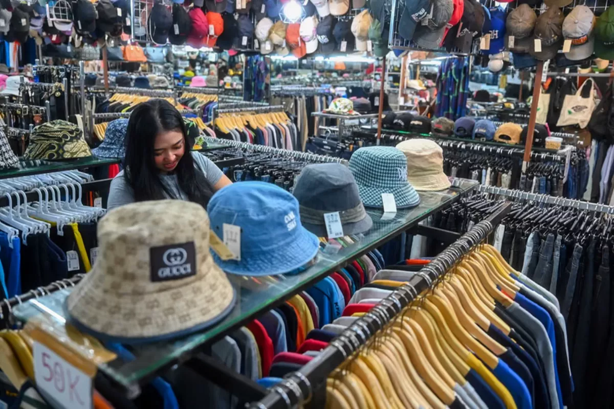Tren Fashion Thrifting Semakin Populer Sebagai Solusi Limbah Tekstil