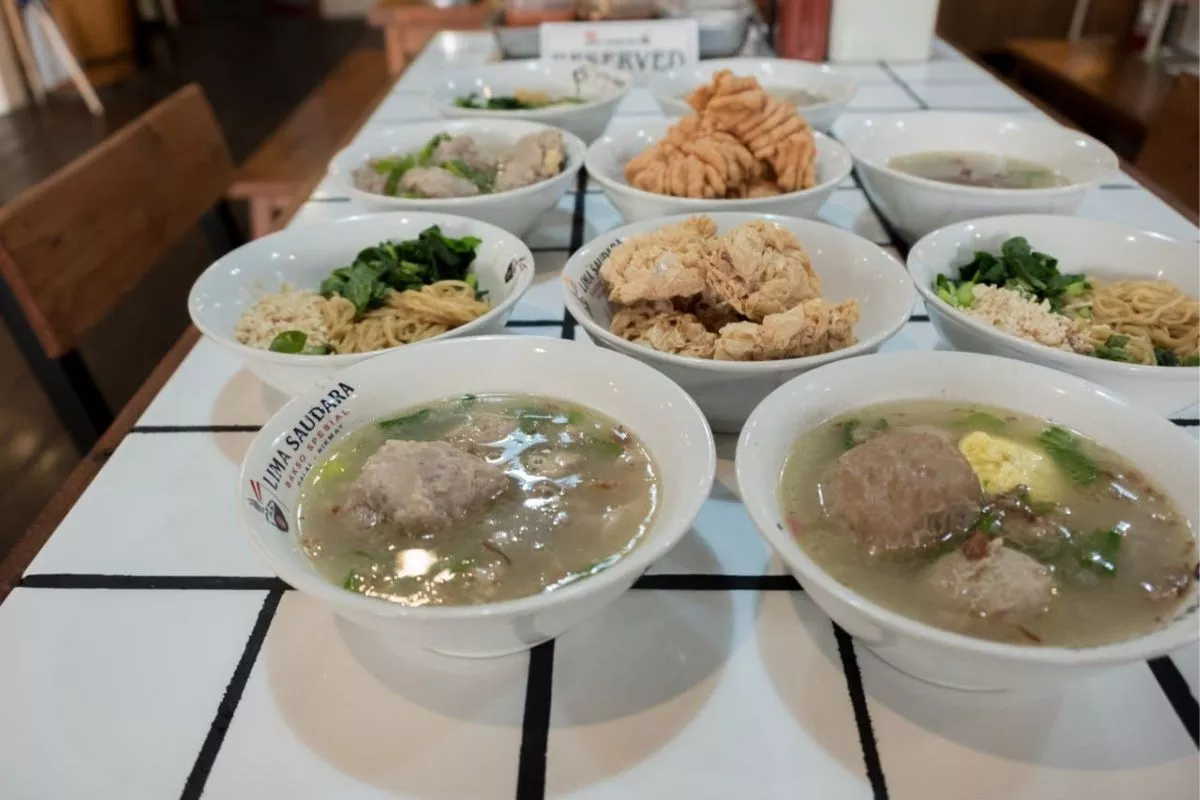 Bakso Lima Saudara Usung Konsep Racikan Kuah Misdasem di Bandung