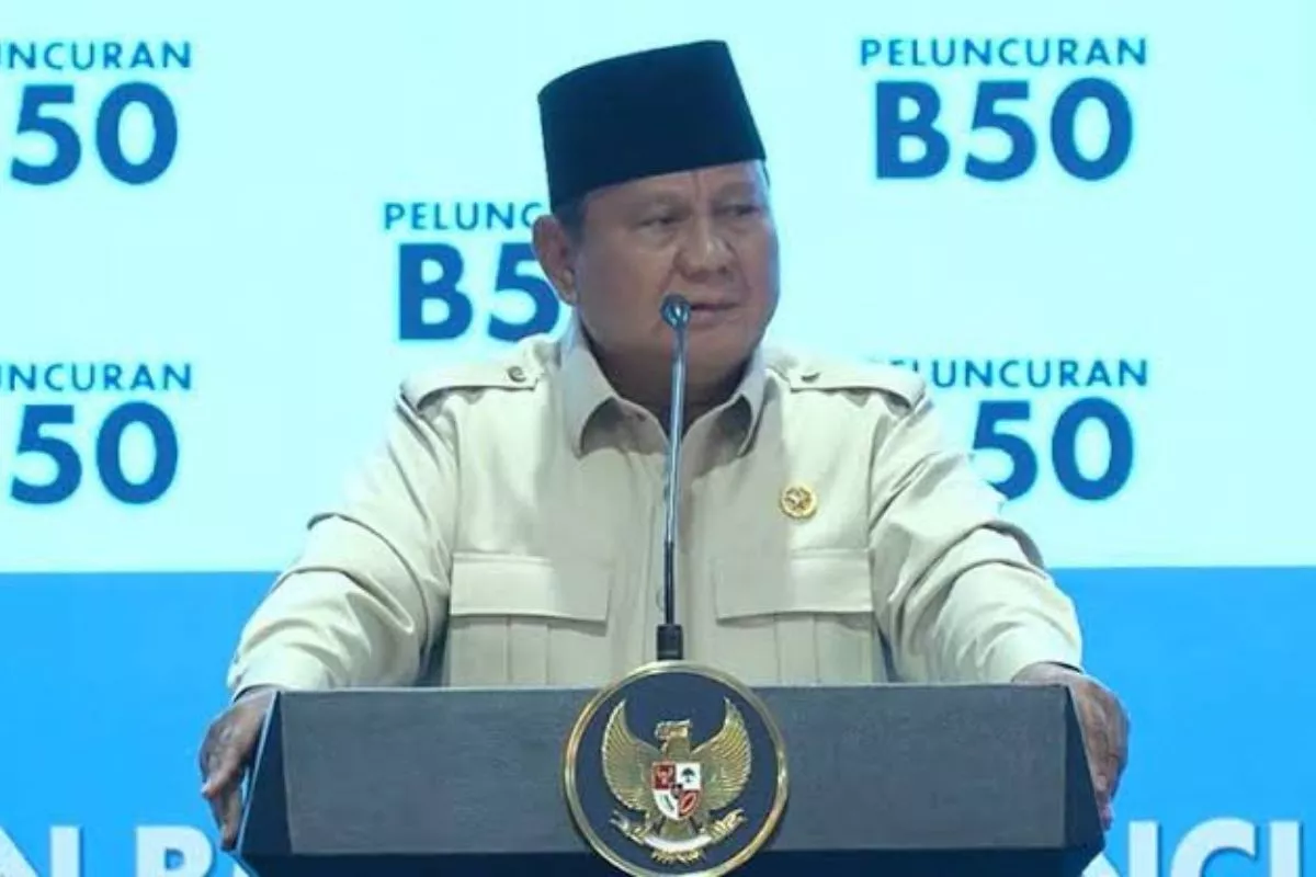 Momen Prabowo Saksikan Pengisian BBM B50 di Rest Area KM 57