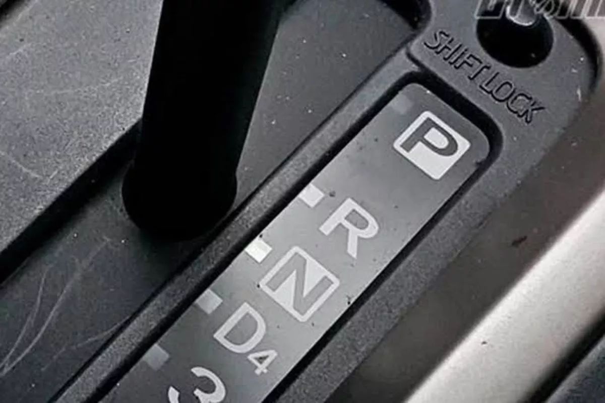 Cara Parkir Mobil Matik yang Benar agar Transmisi Tidak Cepat Rusak