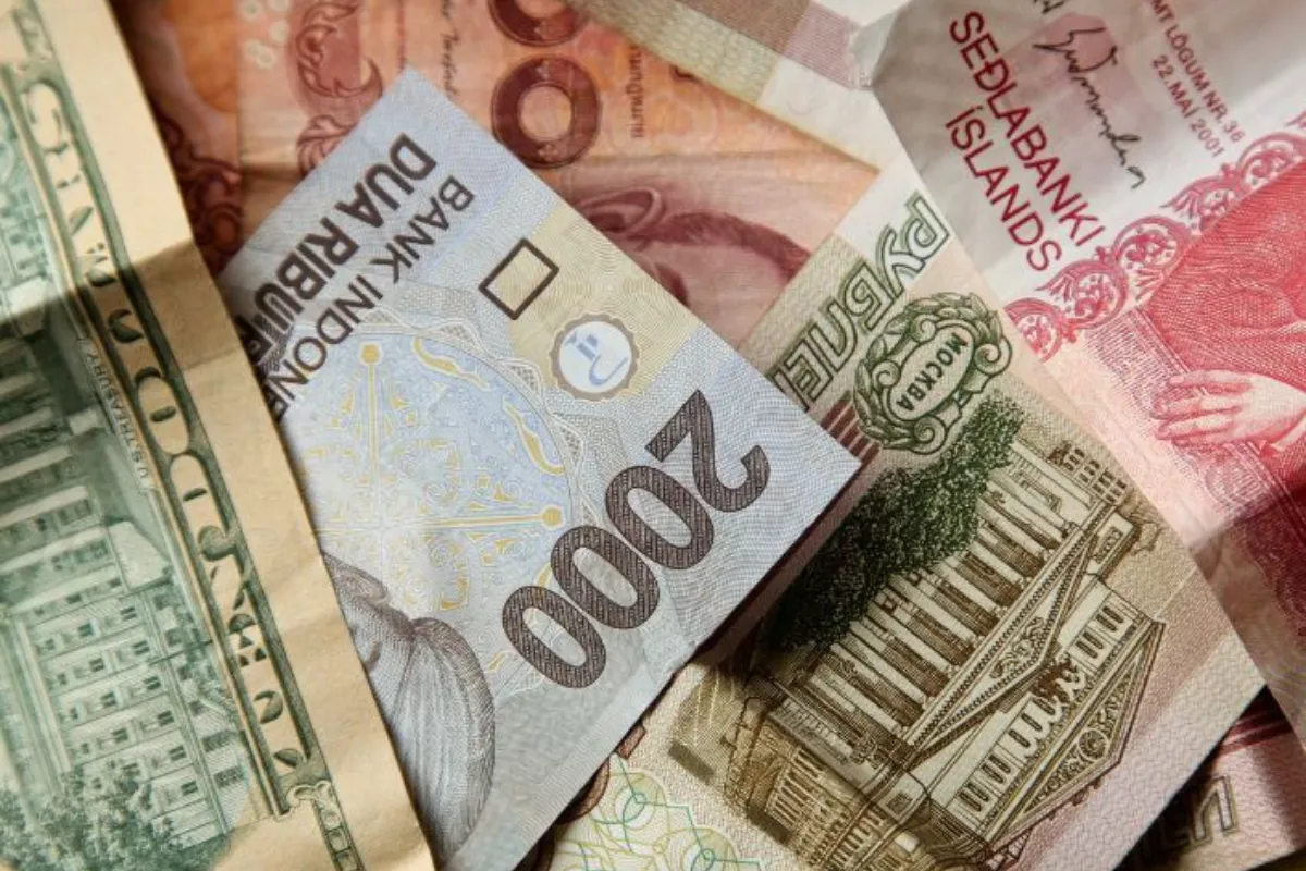 Kurs Rupiah Per 8 Juni 2026 Diperkirakan Berada di Rp17.950 Jual