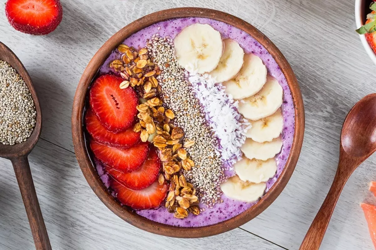 Sarapan Praktis: Resep Smoothie Bowl Buah Beku Segar dan Sehat