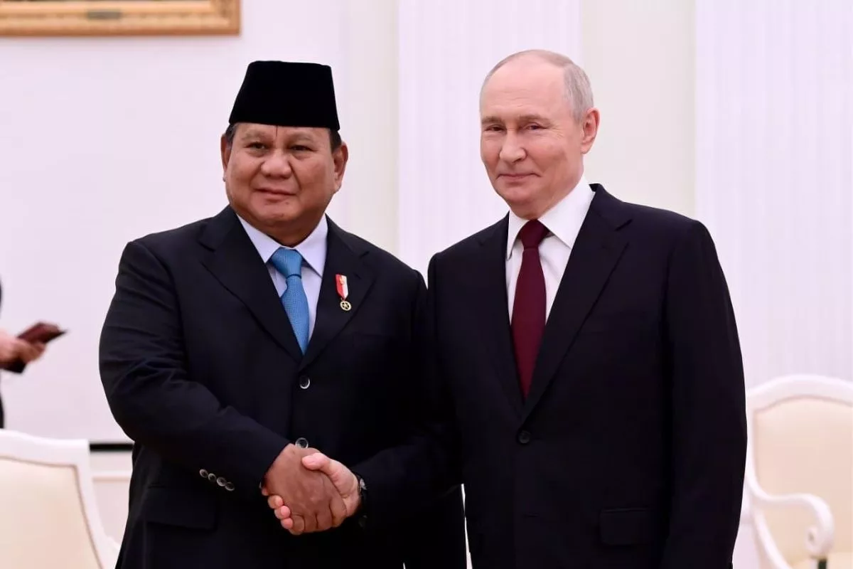 Prabowo Undang Putin ke Indonesia Saat Forum Ekonomi Timur di Rusia