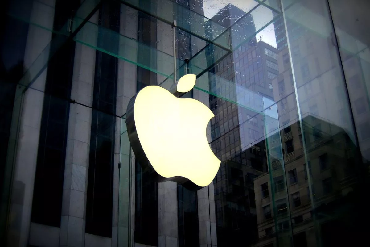 Didukung Kinerja Kuat Saham Apple Naik Menjadi 308 Dolar Amerika Serikat