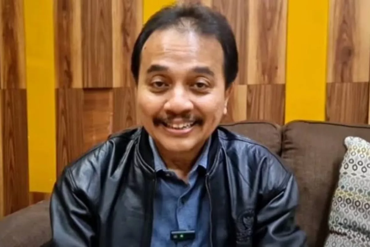 Roy Suryo Tolak Pakai Rompi Oranye Saat Dibawa ke Kejari Jaksel