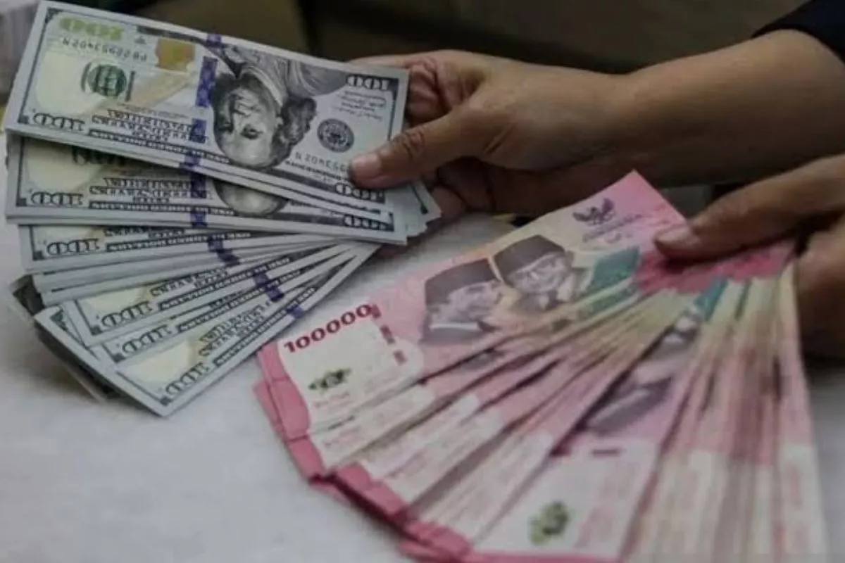 Awal Pekan, Rupiah Bergerak Melemah Jadi Rp18.090 per Dolar AS