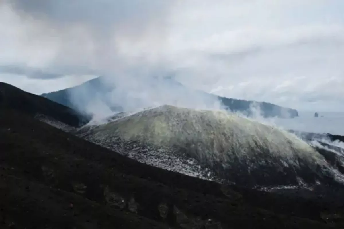 Waspada! Abu Vulkanik Anak Krakatau Kini Mencapai Bogor