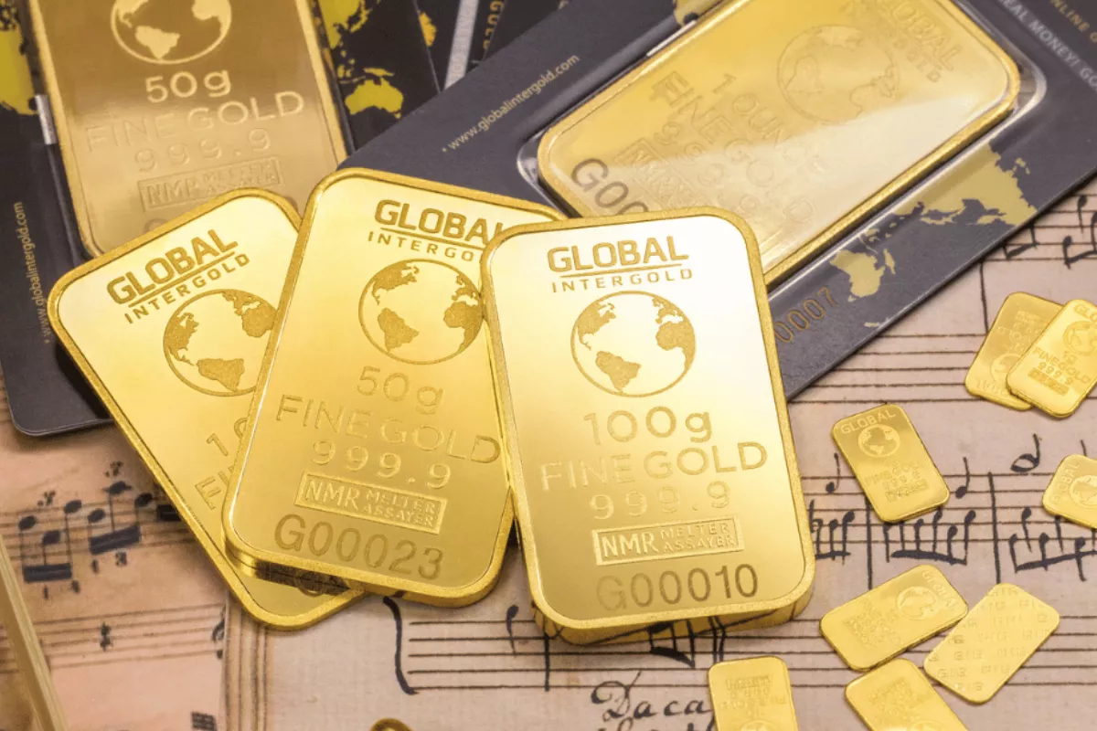 Harga Emas Dunia Naik Tipis Usai Catat Kinerja Terburuk Kuartal Ini