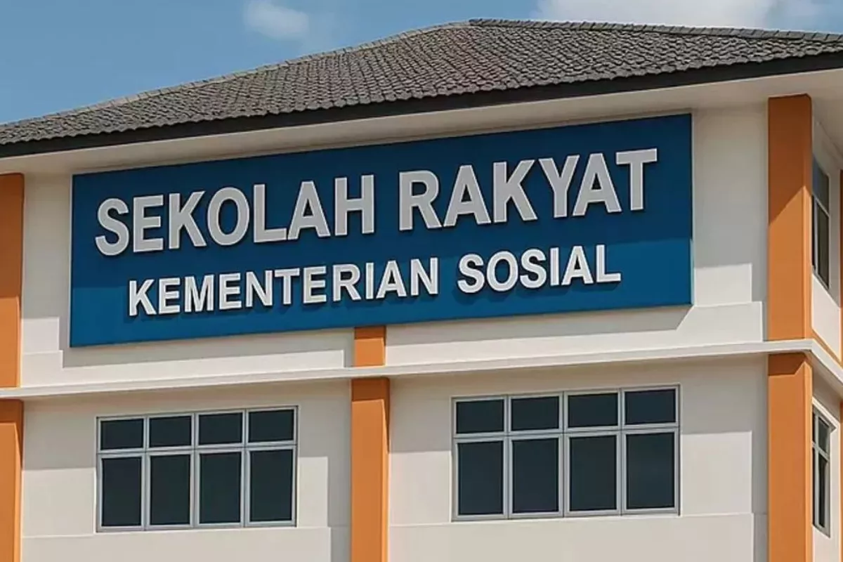 Menteri Hukum Serahkan Sertifikat Lahan 6,3 Hektare Untuk Sekolah Rakyat