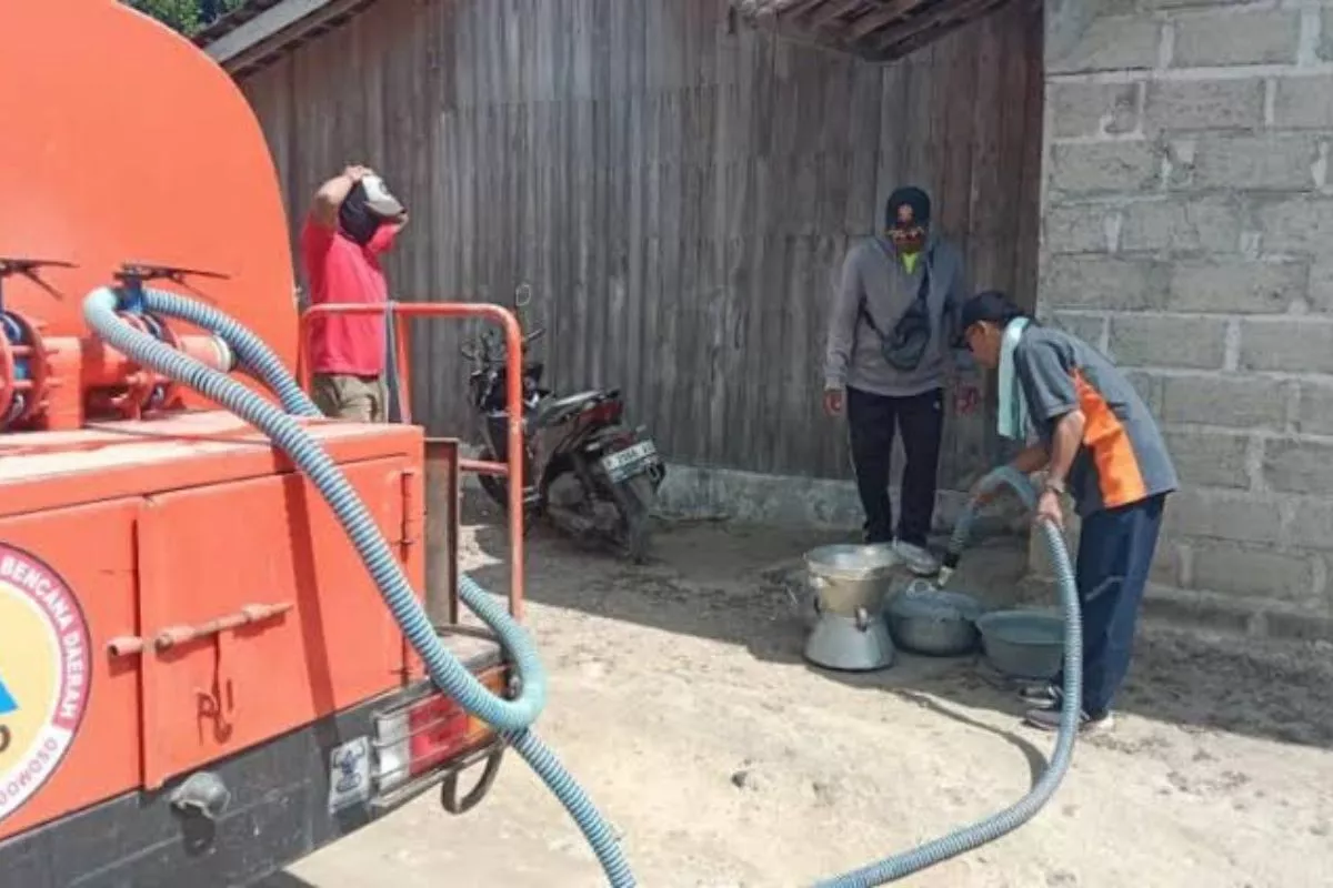 BNPB Salurkan 10.000 Liter Air Bersih Atasi Kekeringan di Bolmut